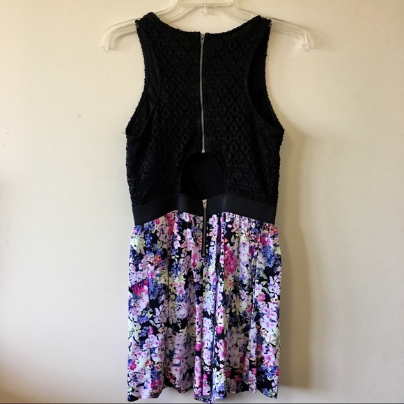 NWOT Black and Floral Romper - Medium - Picture 7 of 8
